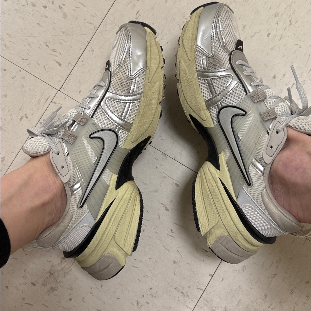 Nike V2K run - Picture 4 of 7